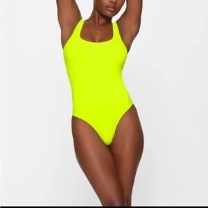 SKIMS Fits Everybody‎ Bodysuit Green Highlighter Square Neck L-XL